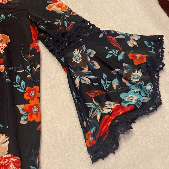 INSEPARABLE Floral Shirt Bell Sleeves Size M - Picture 11 of 12